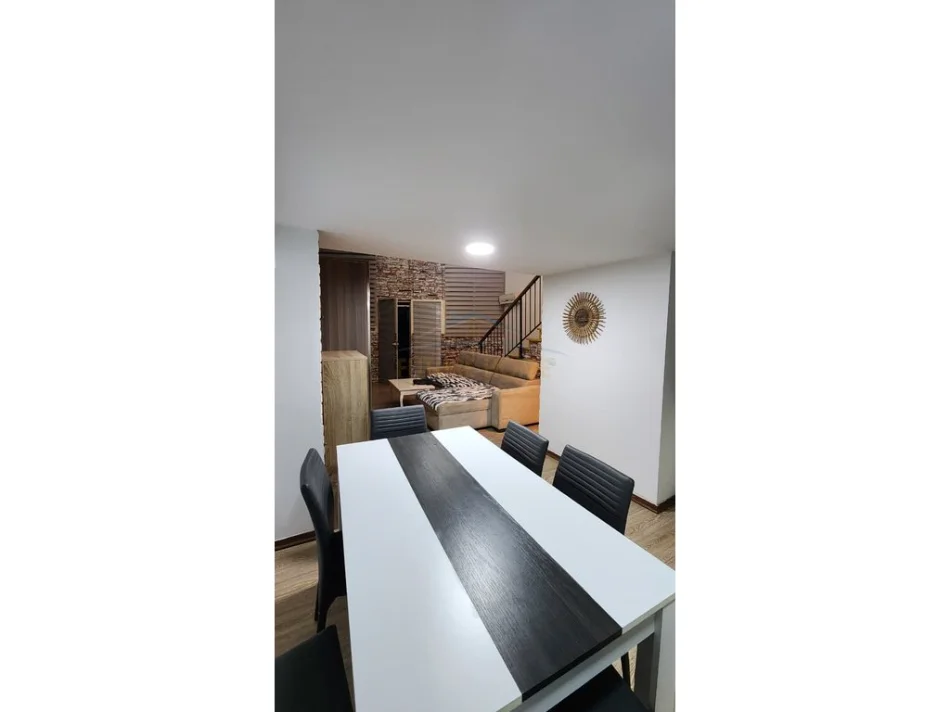 Tirane, jepet me qera apartament duplex 2+1 Kati 1, 69 m² 500 € (Fresk)