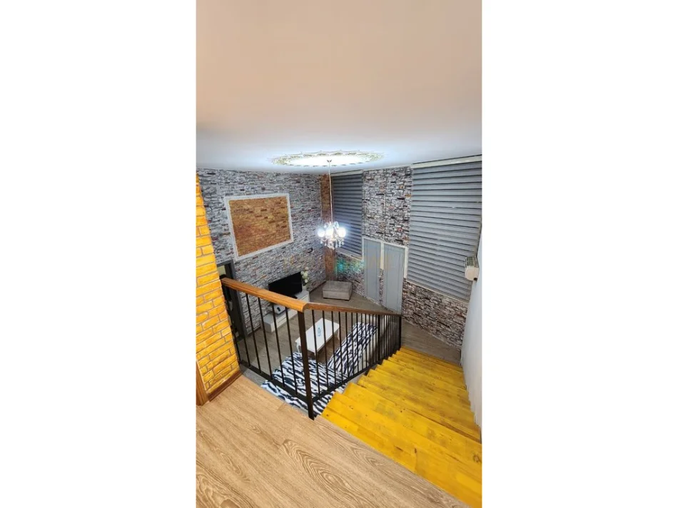 Tirane, jepet me qera apartament duplex 2+1 Kati 1, 69 m² 500 € (Fresk)