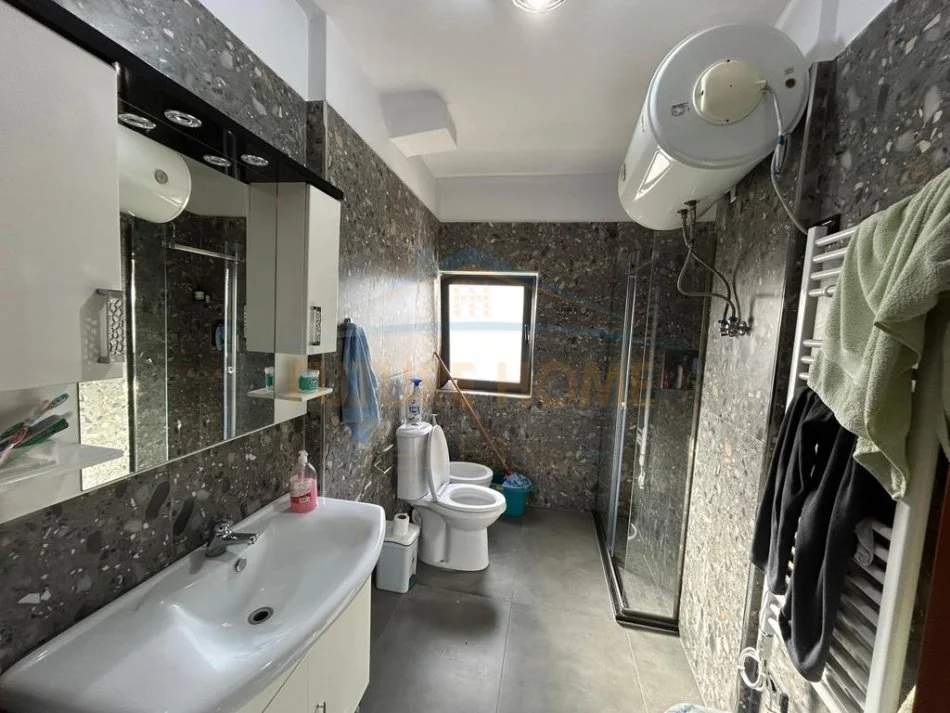 Durres, shitet apartament 3+1+Aneks+Ballkon Kati 5, 135 m² 160.000 € 