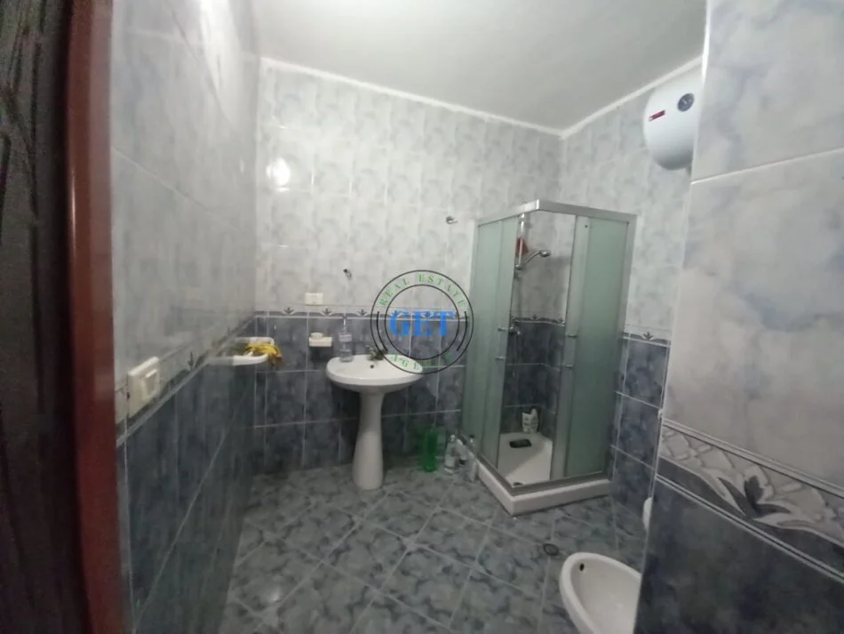 Durres, jepet me qera apartament 3+1 Kati 3, 145 m² 500 € (Tregu fshatar, Durres)