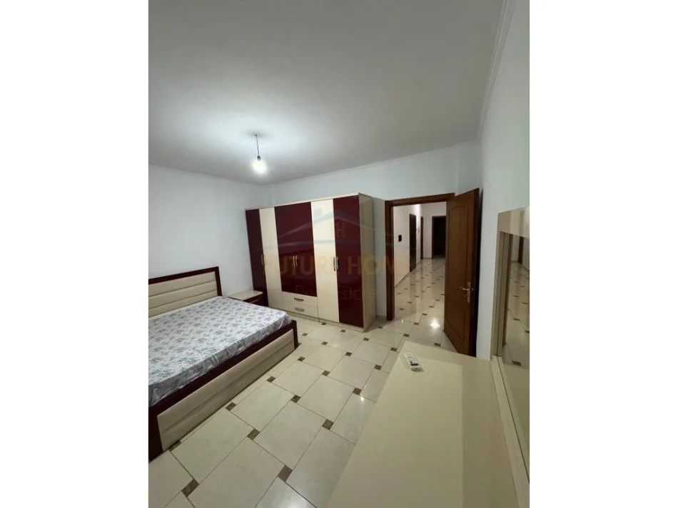 Durres, jepet me qera apartament 3+1 , 140 m² 500 € (Ish Rajoni, Durrës)