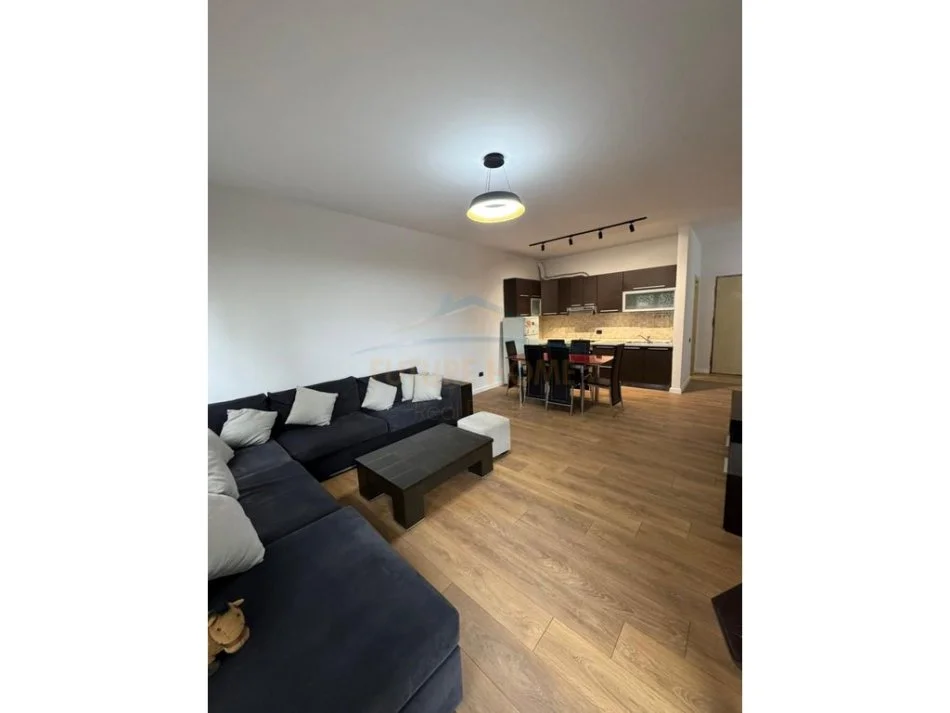 Tirane, shitet apartament 2+1+Ballkon Kati 2, 110 m² 198.000 € (Oxhaku)