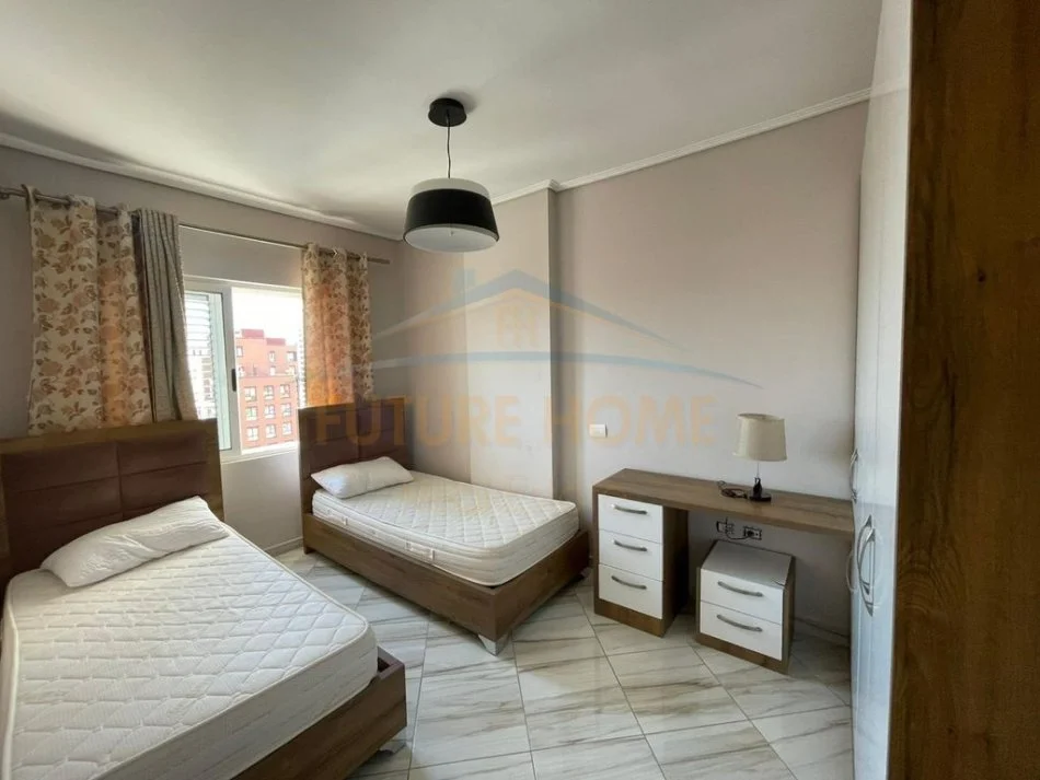 Tirane, jepet me qera apartament 2+1+Ballkon Kati 9, 95 m² 750 € (Myslym Shyri)
