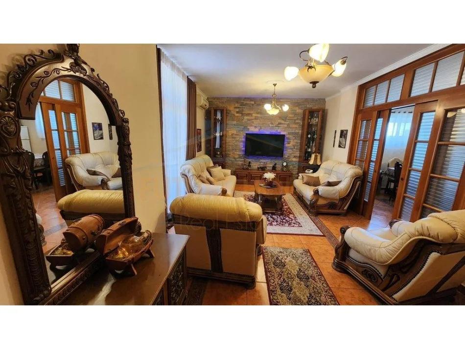 Durres, shitet apartament 3+1+Ballkon Kati 6, 168 m² 295.000 € 