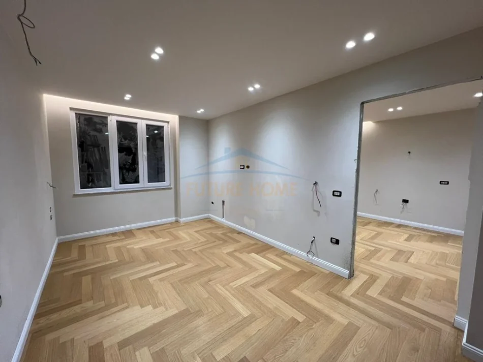 Tirane, jepet me qera zyre Kati 10, 143 m² 1.800 € (Bulevardi Gjergj Fishta)