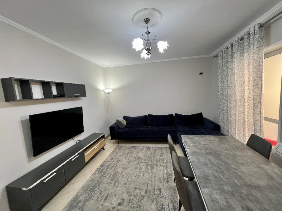 Tirane, jepet me qera apartament 1+1+Ballkon Kati 2, 60 m² 500 € (Ish tregu elektrik)