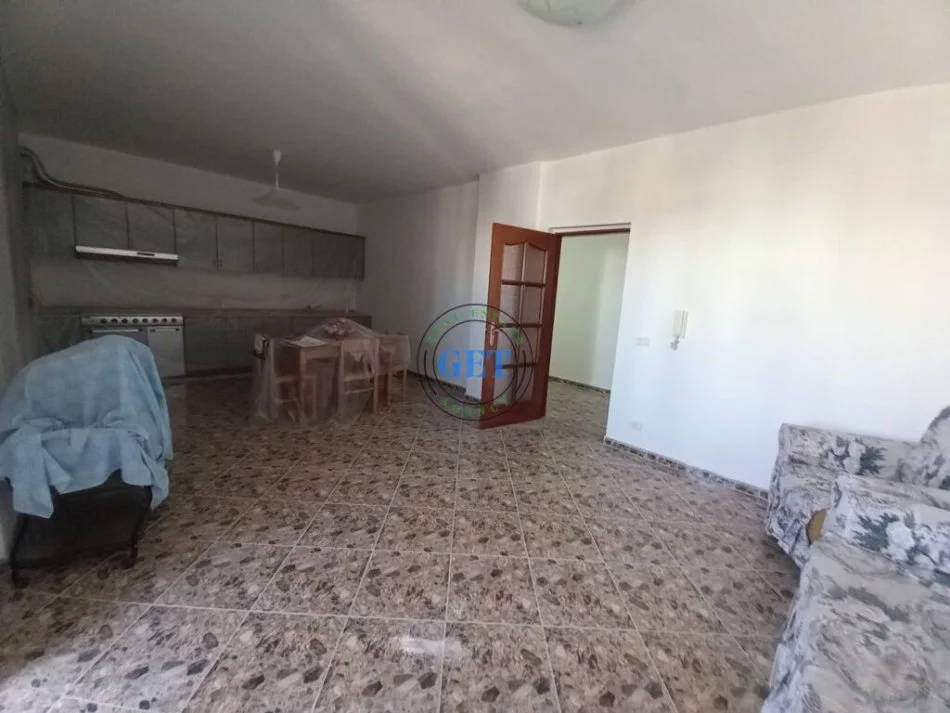 Durres, jepet me qera apartament 3+1 Kati 3, 145 m² 500 € (Tregu fshatar, Durres)