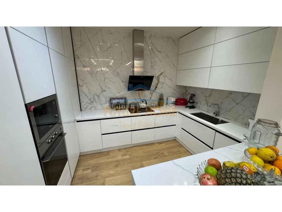 Tirane, shitet apartament+verande | Penthouse 3+1 Kati 3, 142 m² 445.000 € (Kopshti Zoologjik)