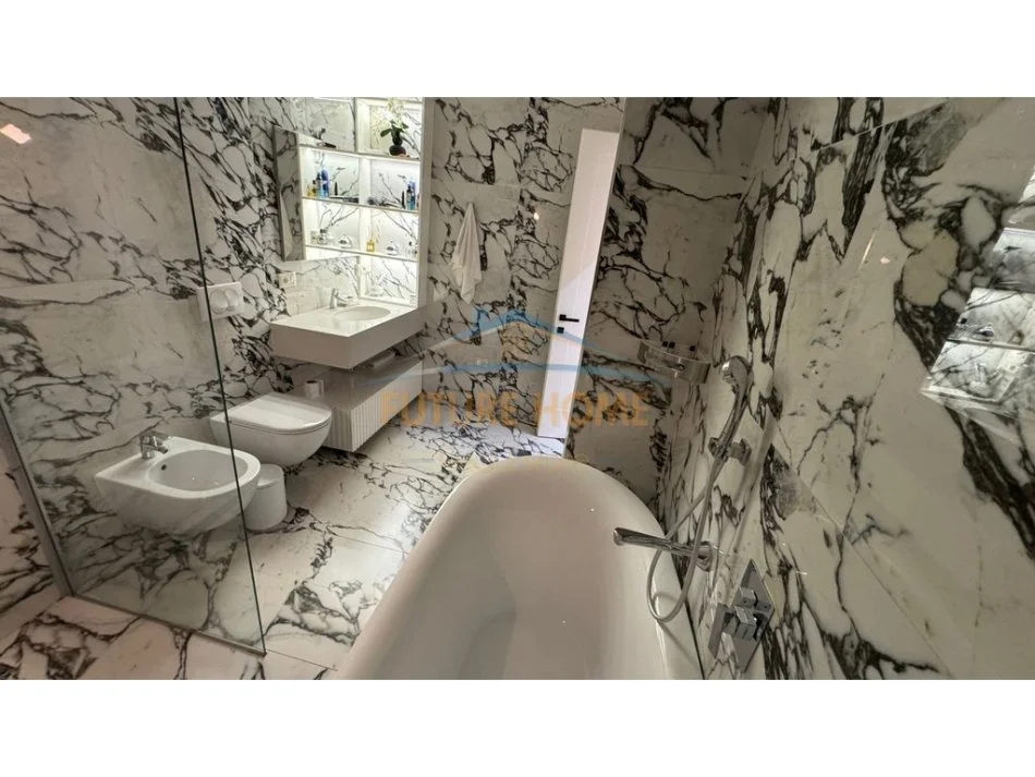 Tirane, shitet apartament+verande | Penthouse 3+1 Kati 3, 142 m² 445.000 € (Kopshti Zoologjik)