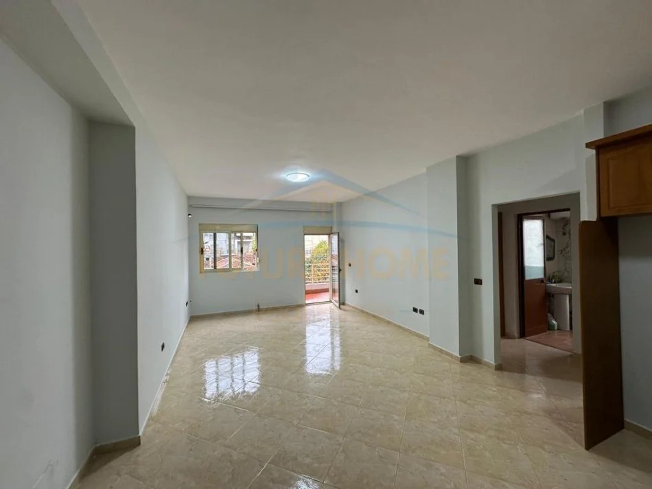 Tirane, jepet me qera apartament 2+1+Ballkon Kati 1, 97 m² 600 € (Rruga "Myslym Shyri")