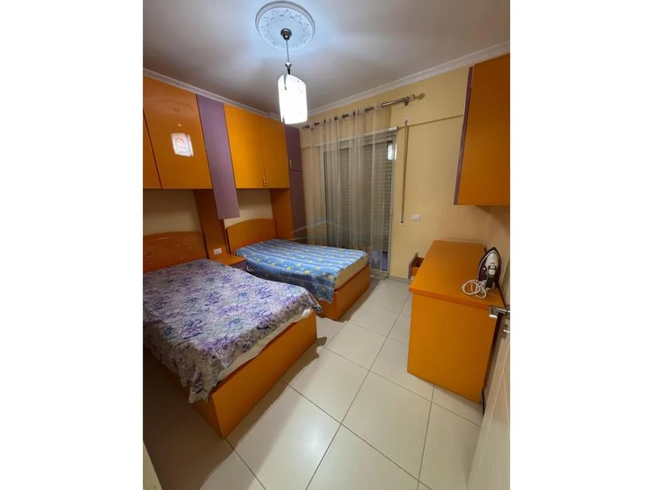 Tirane, jap me qera apartament 2+1+Ballkon Kati 2, 96 m² 450 € (FRESKU)