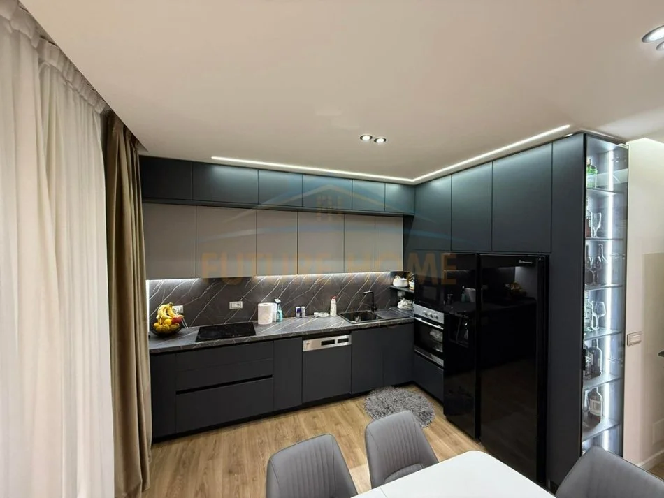 Tirane, shitet apartament 3+1 Kati 1, 117 m² 250.000 € 