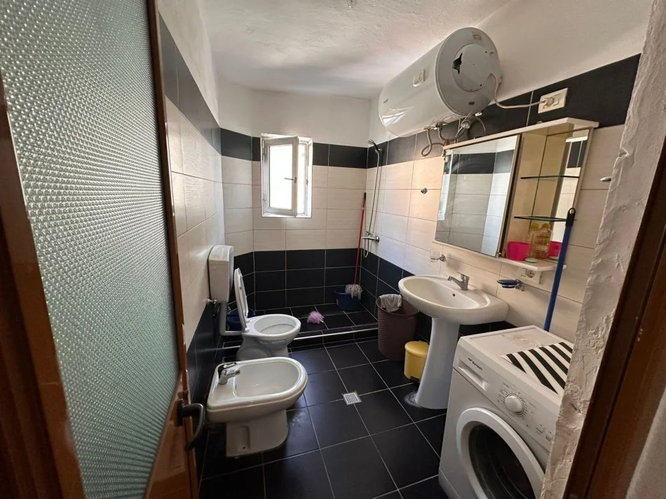 Tirane, jepet me qera apartament 2+1 Kati 3, 75 m² 450 € (Bukevardi zhan dark)