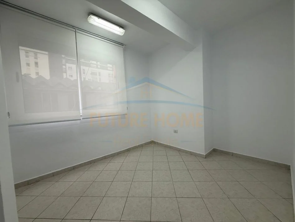 Tirane, jepet me qera ambjent biznesi Kati 1, 75 m² 600 € (Gjimnazi "Petro Nini Luarasi")