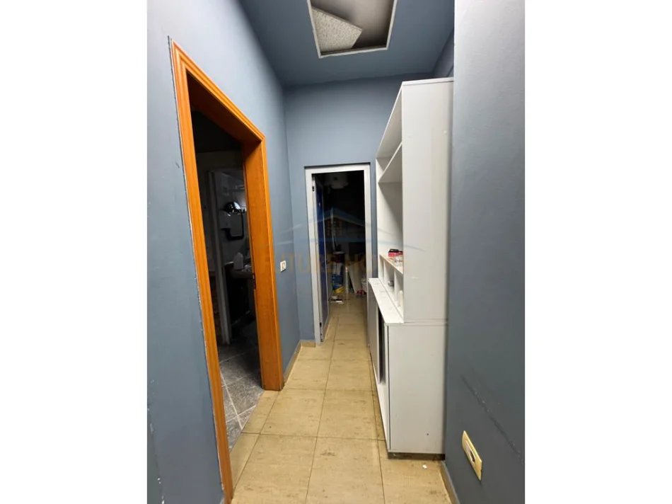 Tirane, jepet me qera ambjent biznesi Kati 1, 158 m² 2.300 € (Rruga Ferit Xhajko, Tiranë.)