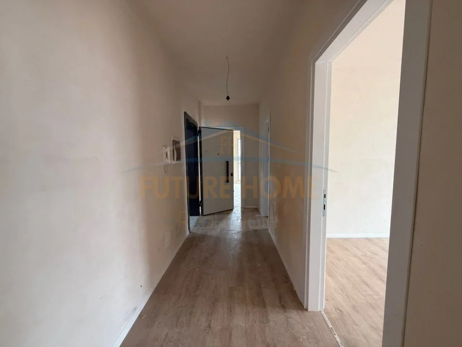 Tirane, shitet apartament 2+1+Ballkon Kati 7, 108 m² 174.000 € (SHKOLLA E BASHKUAR)