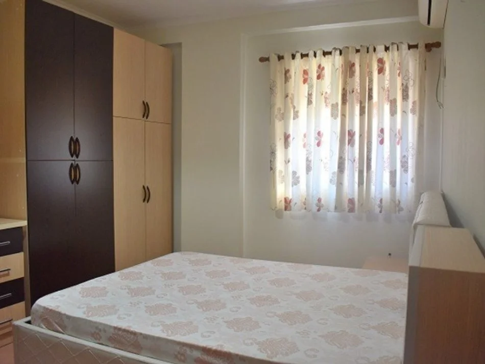 Tirane, jepet me qera apartament 3+1+Ballkon Kati 5, 125 m² 650 € (5 Maji)