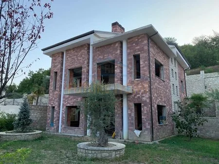 Tirane, shitet Vile , 375 m² 486.000 € (Fushe Preze)