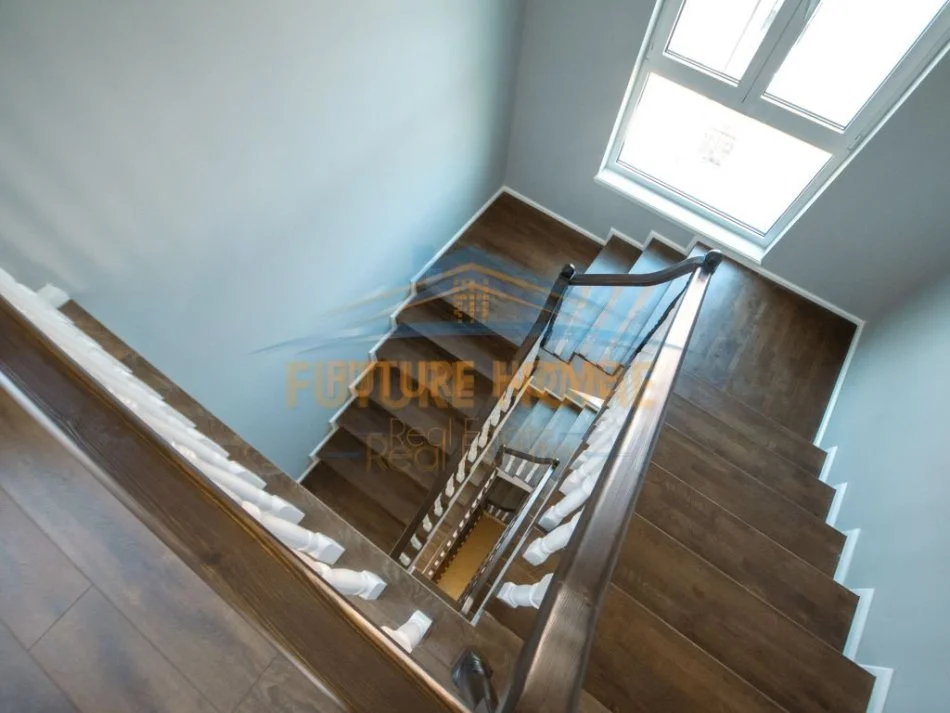 Tirane, jepet me qera Vile 3 Katshe Kati 4, 800 m² 5.500 € (Mjull Bathore)