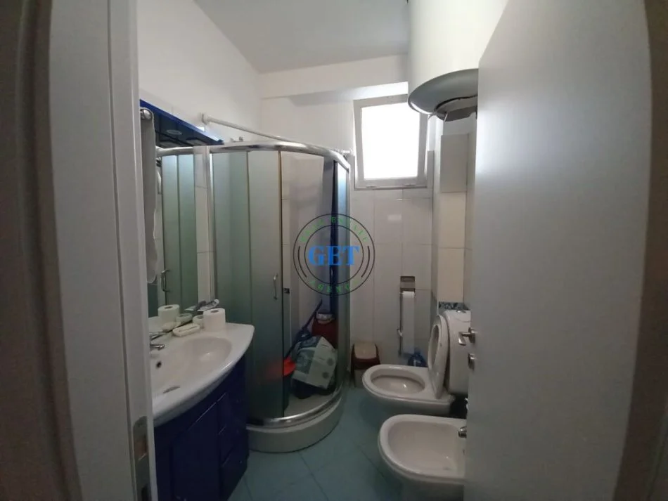Durres, jepet me qera apartament 2+1+Ballkon Kati 4, 120 m² 350 € (Ish URT)
