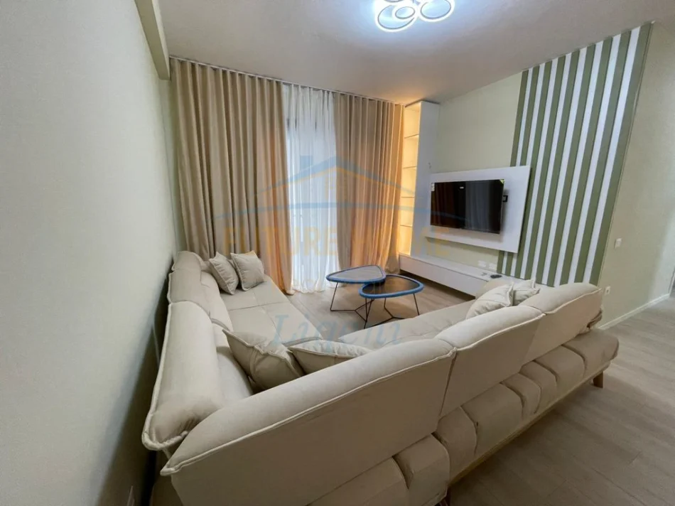 Tirane, jepet me qera apartament 2+1+Ballkon Kati 1, 113 m² 1.200 € (Liqeni i Thate)