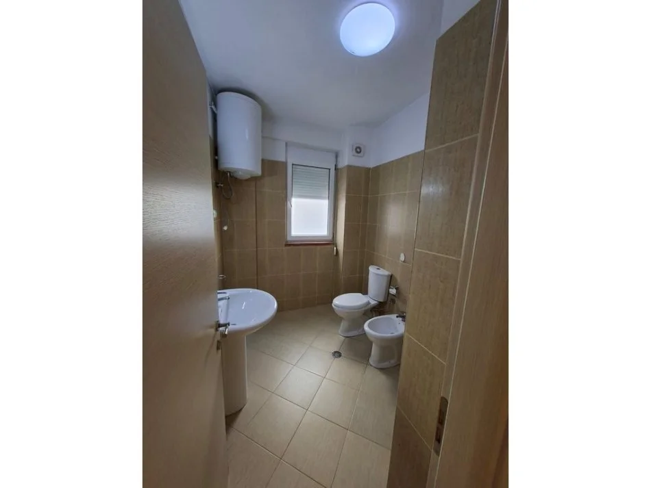 Tirane, shitet apartament 3+1 Kati 1, 159 m² 280.000 € 