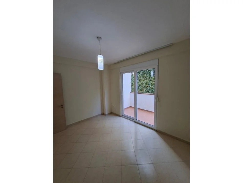 Tirane, shitet apartament 3+1 Kati 1, 160 m² 280.000 € (Rezidenca Kodra e Diellit 1)