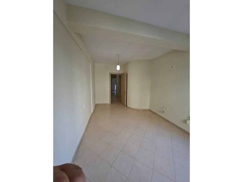 Tirane, shitet apartament 3+1+Ballkon Kati 1, 159 m² 280.000 € (KODRA E DIELLIT)