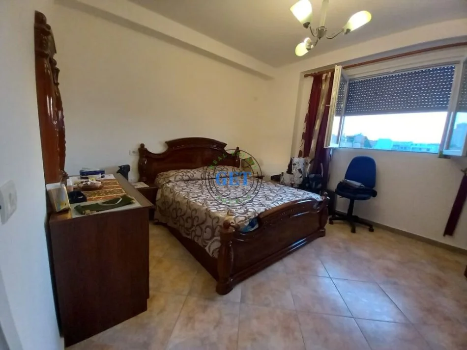 Durres, jepet me qera apartament Kati 4, 120 m² 300 € (Ish URT Durres)