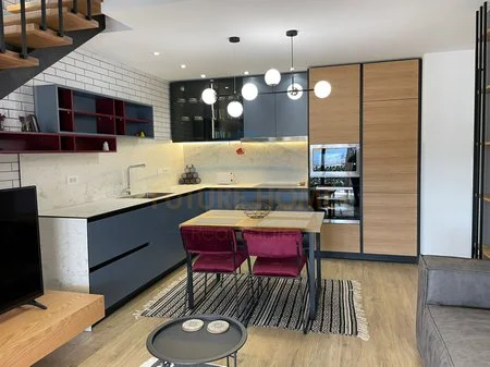 Tirane, jepet me qera apartament 2+1 Kati 3, 76 m² 900 € (Pallati I Brigadave)