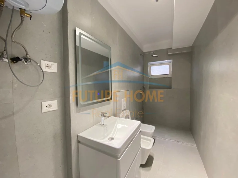 Tirane, shitet apartament 2+1+Ballkon Kati 4, 65 m² 118.000 € (Porcelan)
