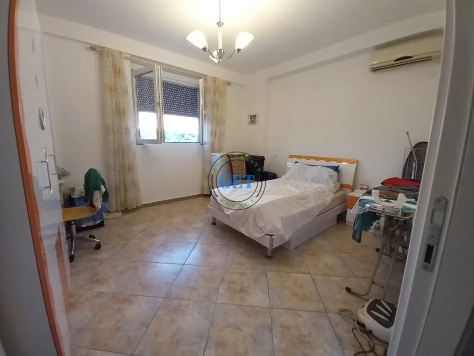 Durres, jepet me qera apartament Kati 4, 120 m² 300 € (Ish URT Durres)