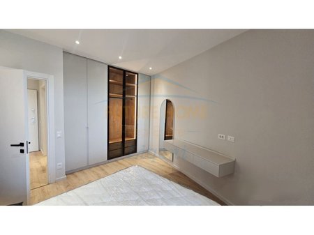 Tirane, shitet apartament 1+1 Kati 7, 77 m² 300.000 € (LIQENI,PARKU OLIMPIK,RRUGA E KOSOVAREVE)