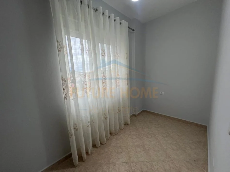 Tirane, jap me qera apartament 2+1+Ballkon Kati 4, 93 m² 480 € (SHKOZE)