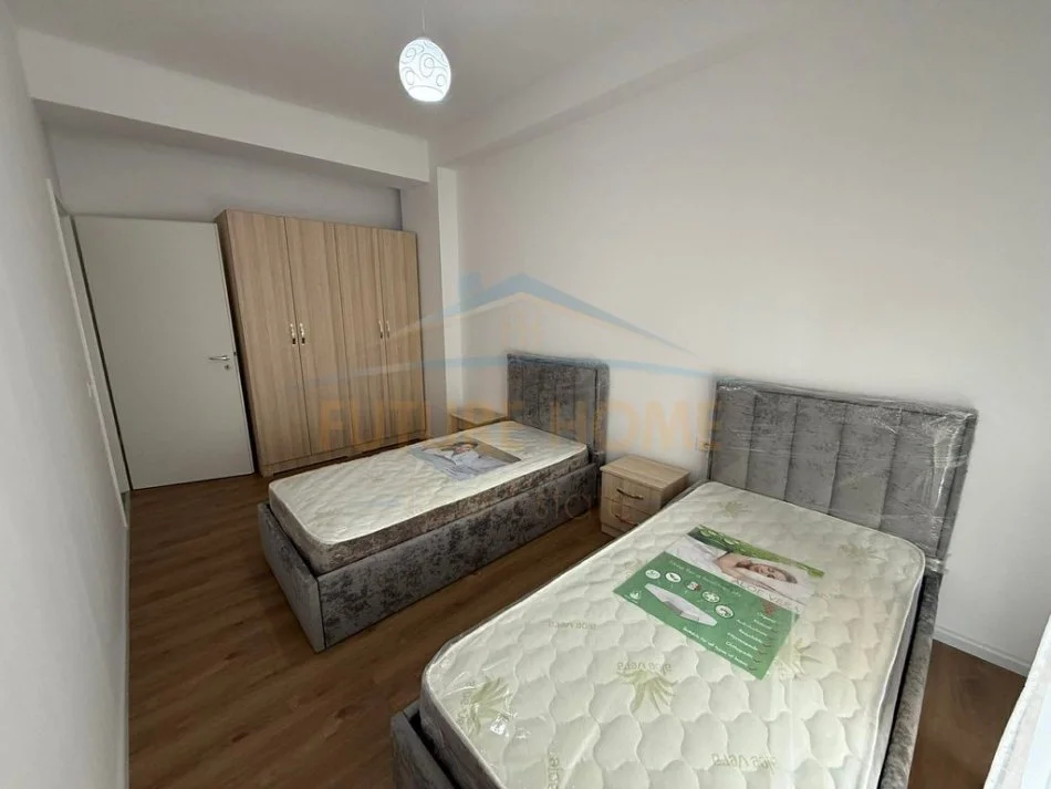 Tirane, jepet me qera apartament 2+1 Kati 5, 80 m² 500 € 