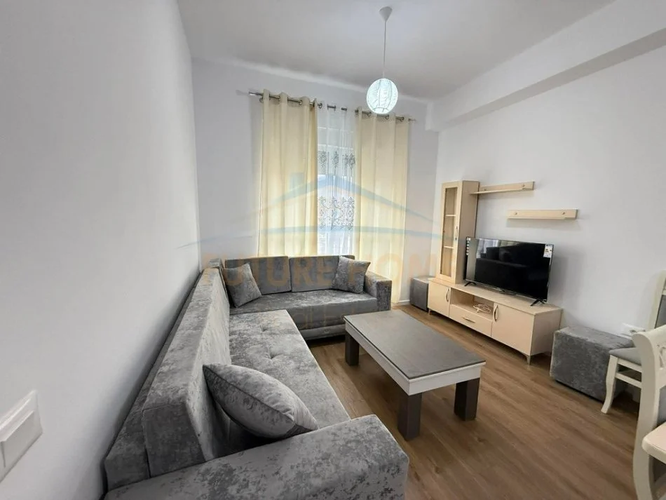 Tirane, jepet me qera apartament 2+1 Kati 5, 80 m² 500 € 