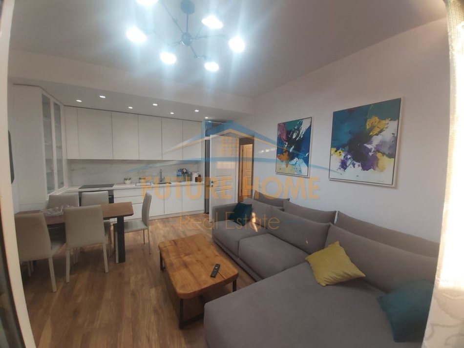 Tirane, shes apartament 2+1 Kati 5, 92 m² 192.000 € (Kompleksi Golden Park)