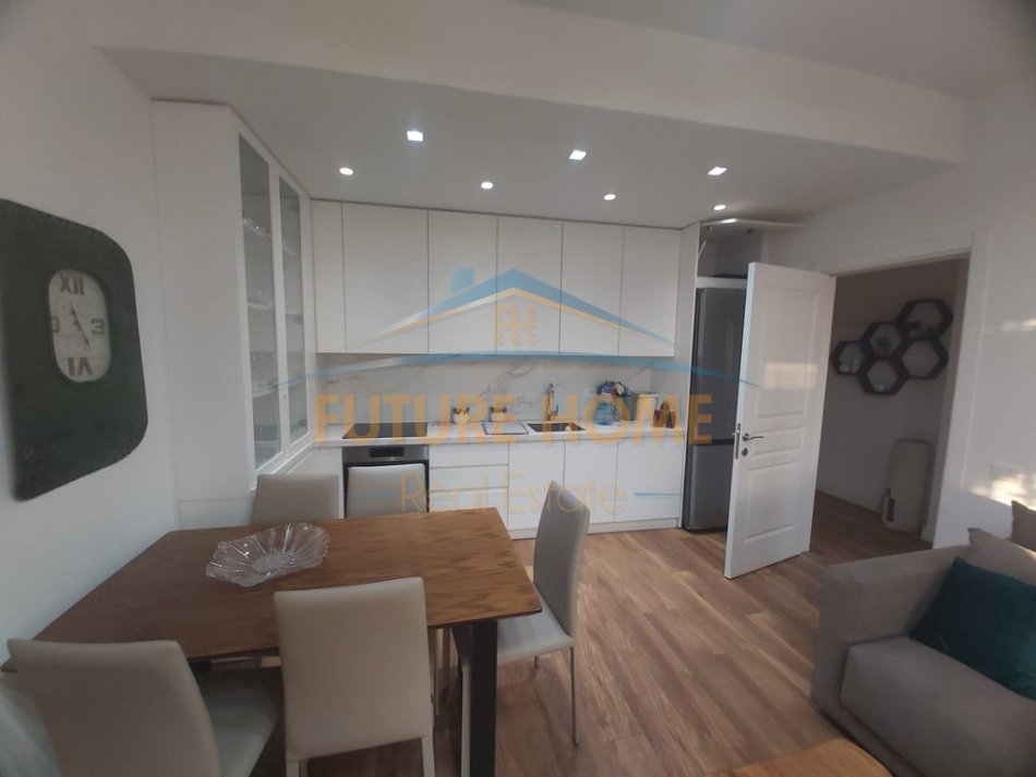 Tirane, shes apartament 2+1 Kati 5, 92 m² 192.000 € (Kompleksi Golden Park)