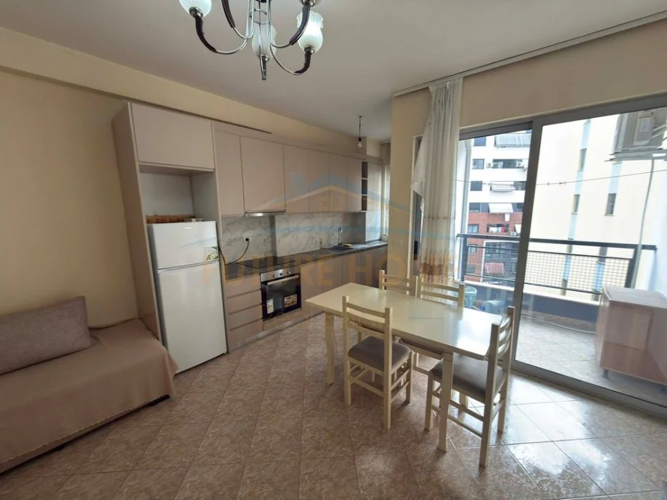 Tirane, jepet me qera apartament 2+1 Kati 4, 95 m² 500 €