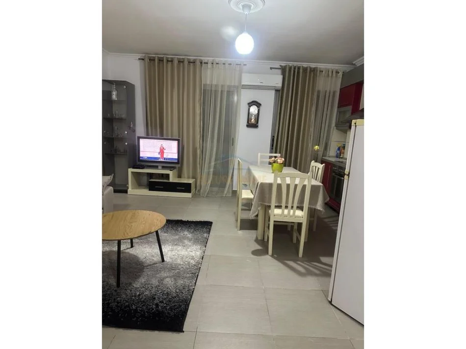Tirane, jepet me qera apartament 2+1+Ballkon Kati 2, 88 m² 600 € (Komuna e Parisit)