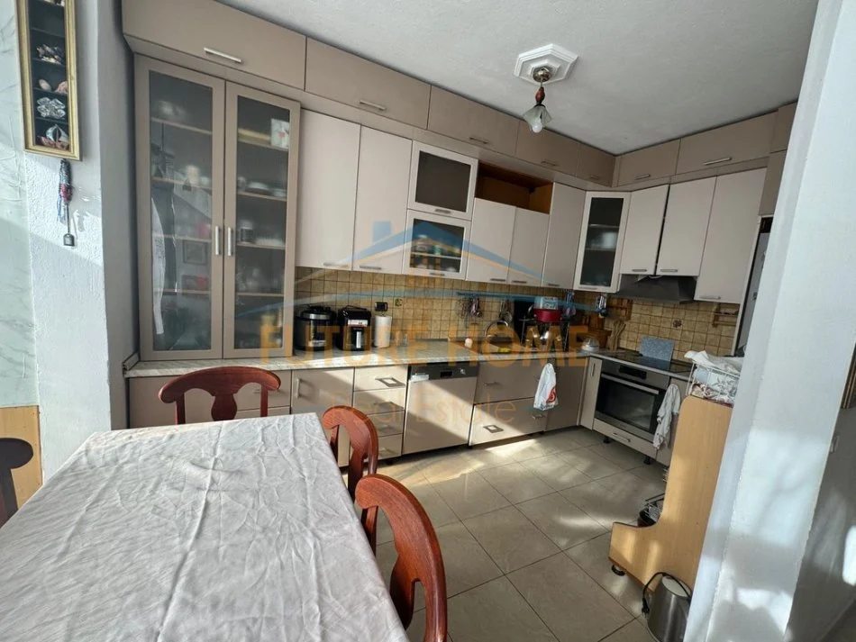 Tirane, shitet apartament 2+1 Kati 3, 110 m² 211.500 € (Kodra e Diellit prane mbikalimit)