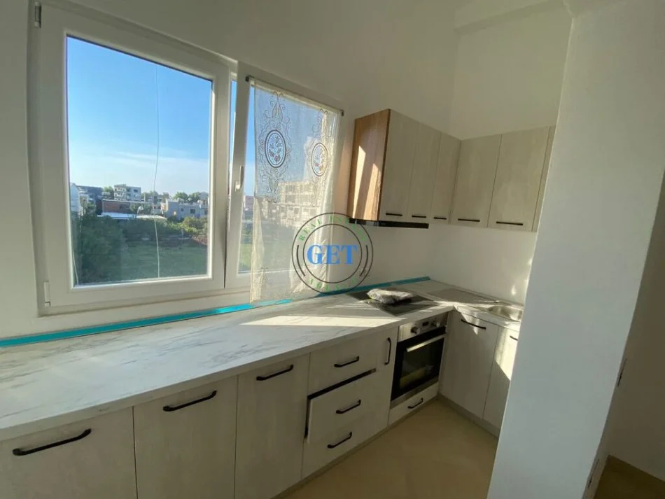 Durres, jepet me qera shtepi 3+1 Kati 0, 130 m² 300 € (Prane "Royal Gas", Durres)