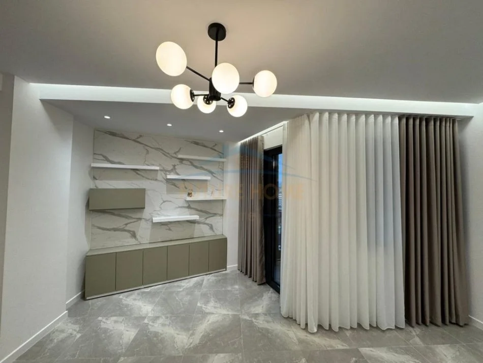 Tirane, jepet me qera apartament 2+1+Ballkon Kati 10, 119 m² 1.250 € (Pazar i Ri)