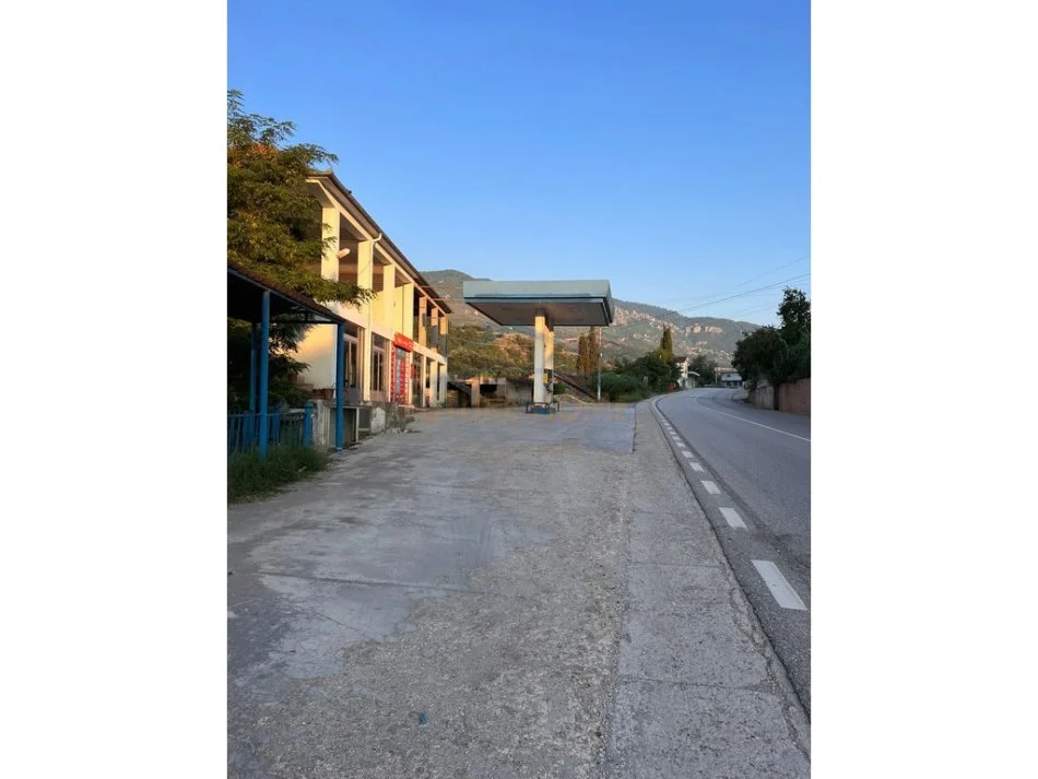 Librazhd, jepet me qera ambjent biznesi , 495 m² 1.500 € (Qukes)