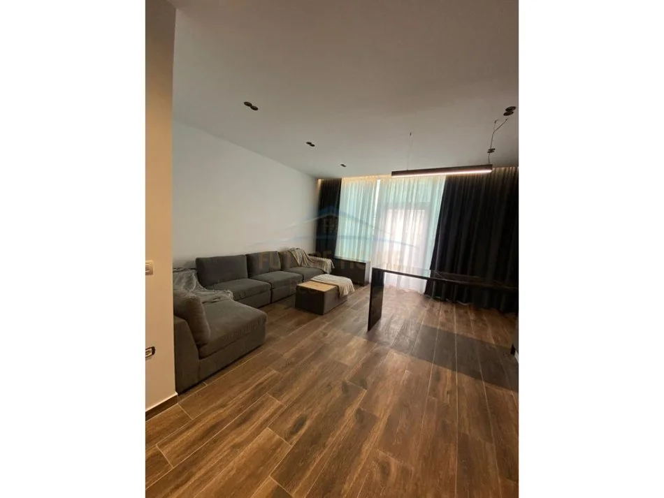 Tirane, shitet apartament 2+1+Ballkon Kati 5, 119 m² 350.000 € (Vollga)