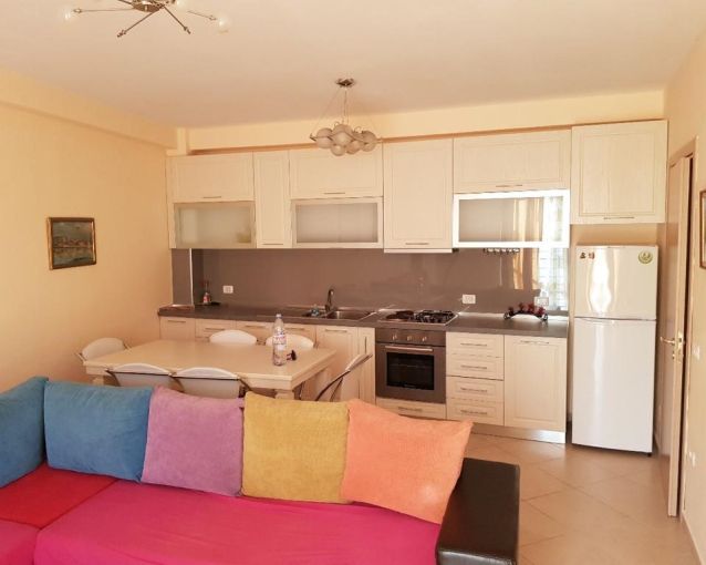 Tirane, jepet me qera apartament 2+1+Aneks+Ballkon Kati 4, 94 m² 700 € (Rruga e Barrikadave)