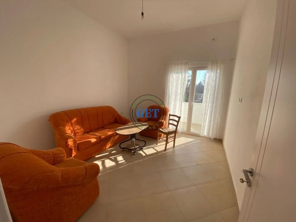 Durres, jepet me qera shtepi 3+1 Kati 0, 130 m² 300 € (Prane "Royal Gas", Durres)