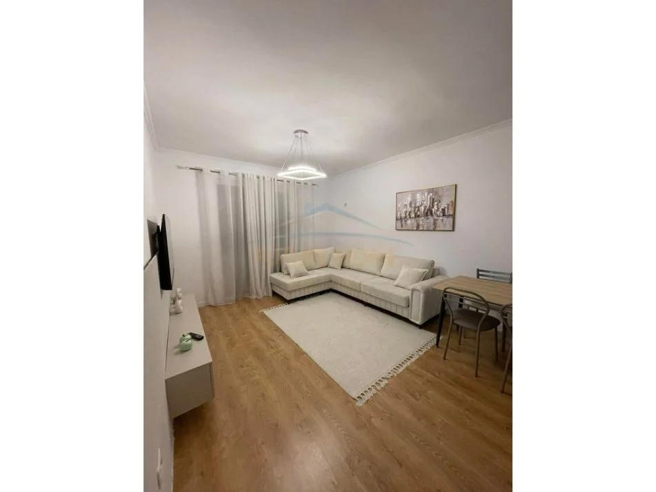 Tirane, jepet me qera apartament 1+1 Kati 8, 67 m² 450 € 