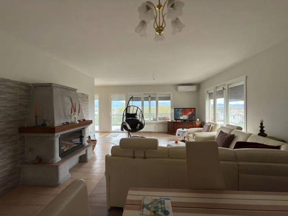 Tirane, shitet Vile 4+1 , 1.260 m² 280.000 € (Preze)