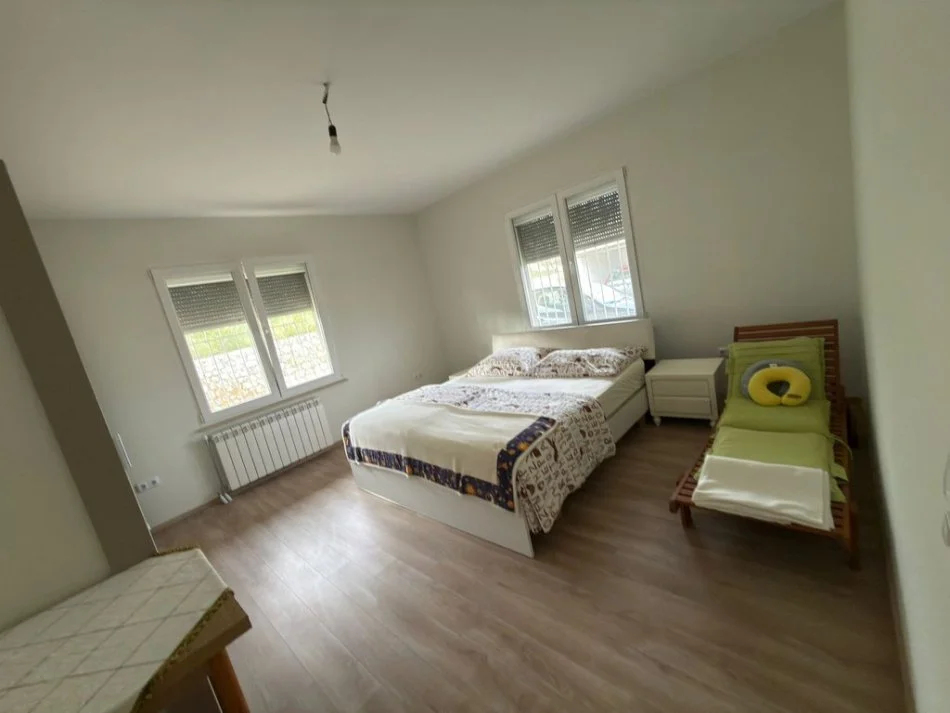Tirane, shitet apartament 4+1+Ballkon Kati 2, 256 m² 280.000 € (Preze)